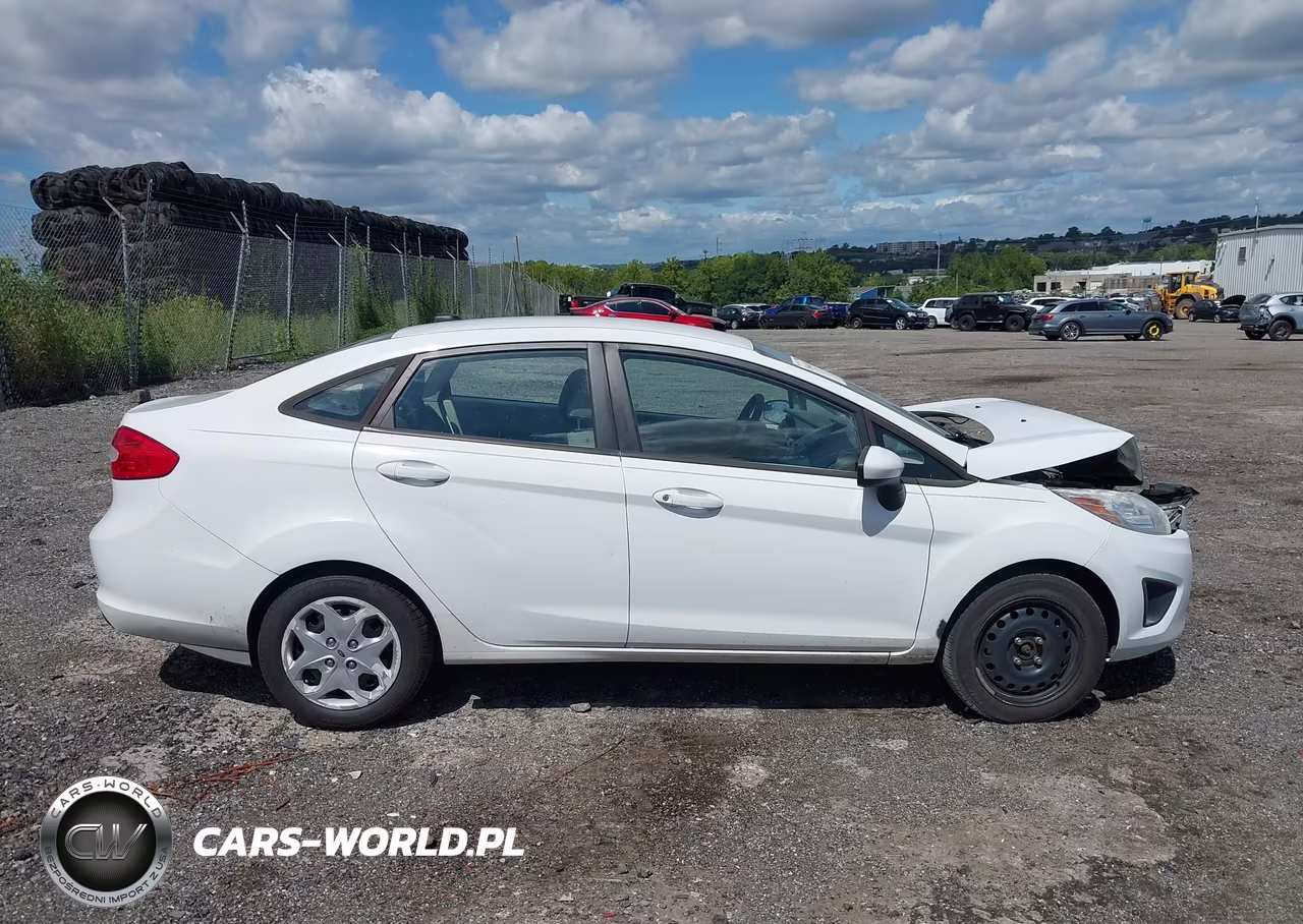 2013 Ford Fiesta S VIN:3FADP4AJ7DM113657 - 13