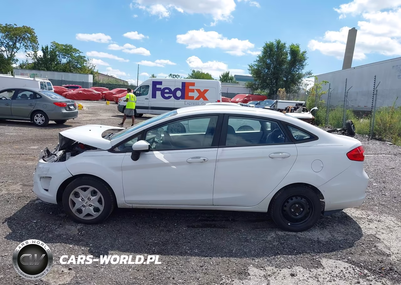 2013 Ford Fiesta S VIN:3FADP4AJ7DM113657 - 14