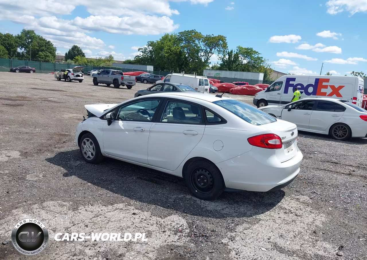 2013 Ford Fiesta S VIN:3FADP4AJ7DM113657 - 3
