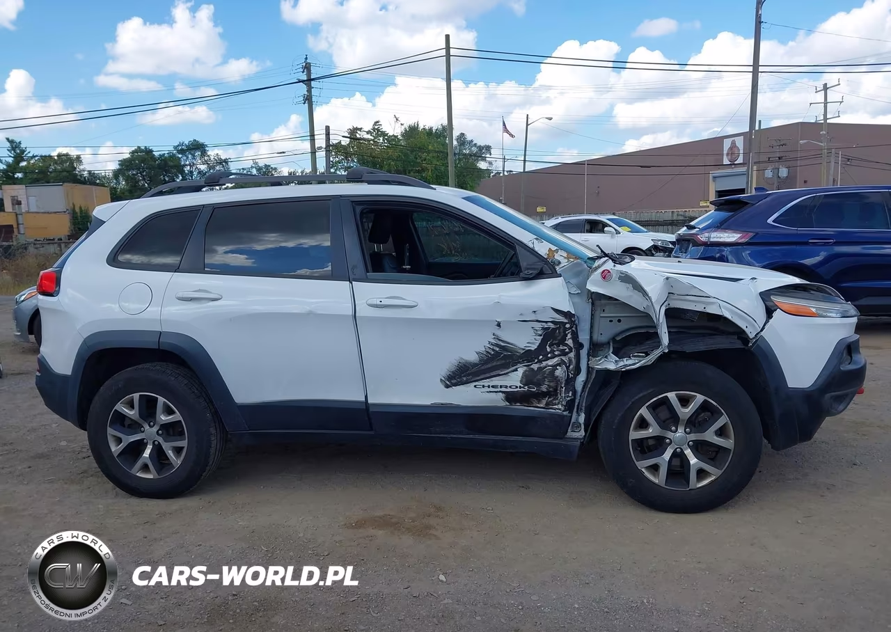 2015 Jeep Cherokee Trailhawk VIN:1C4PJMBSXFW563578 - 13