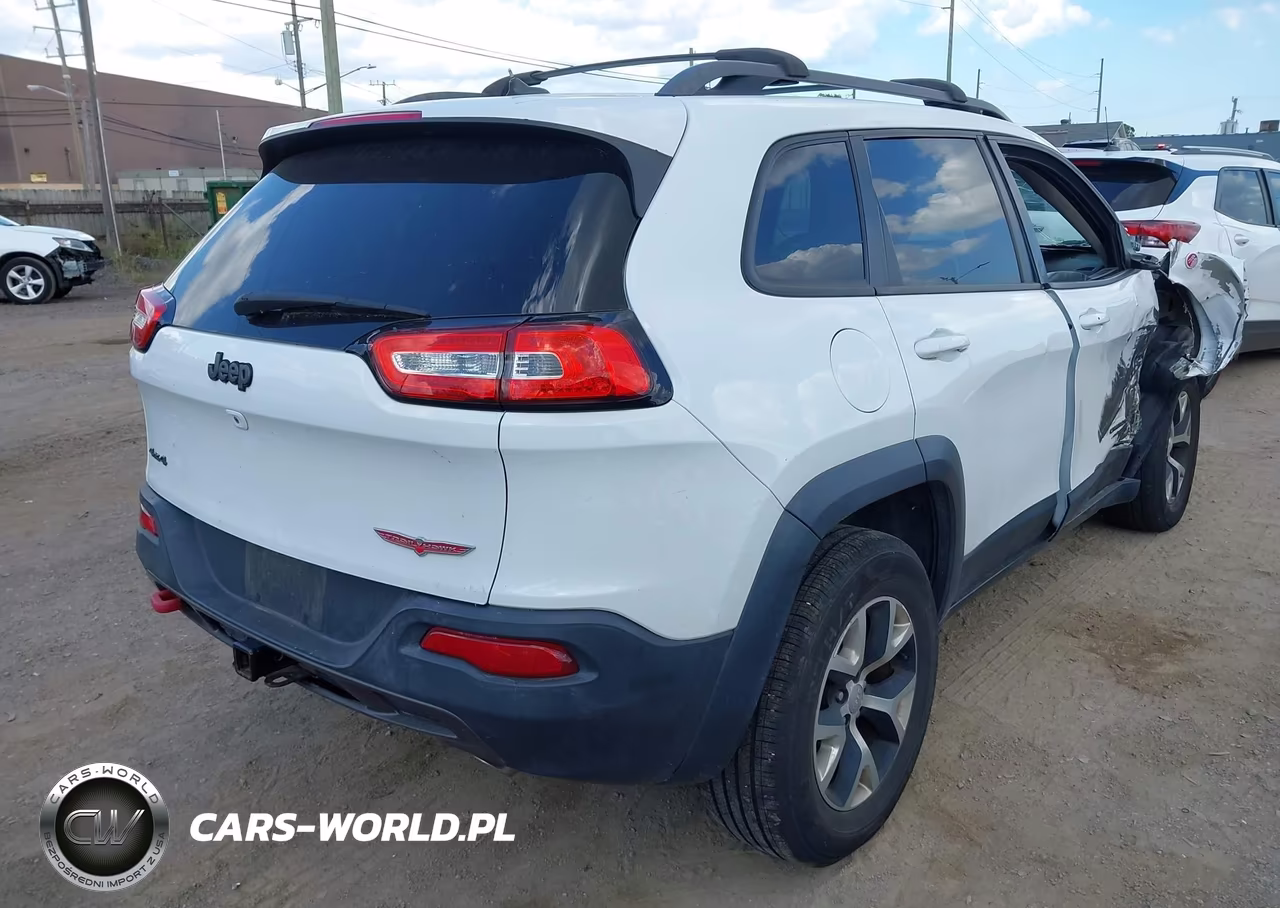 2015 Jeep Cherokee Trailhawk VIN:1C4PJMBSXFW563578 - 4