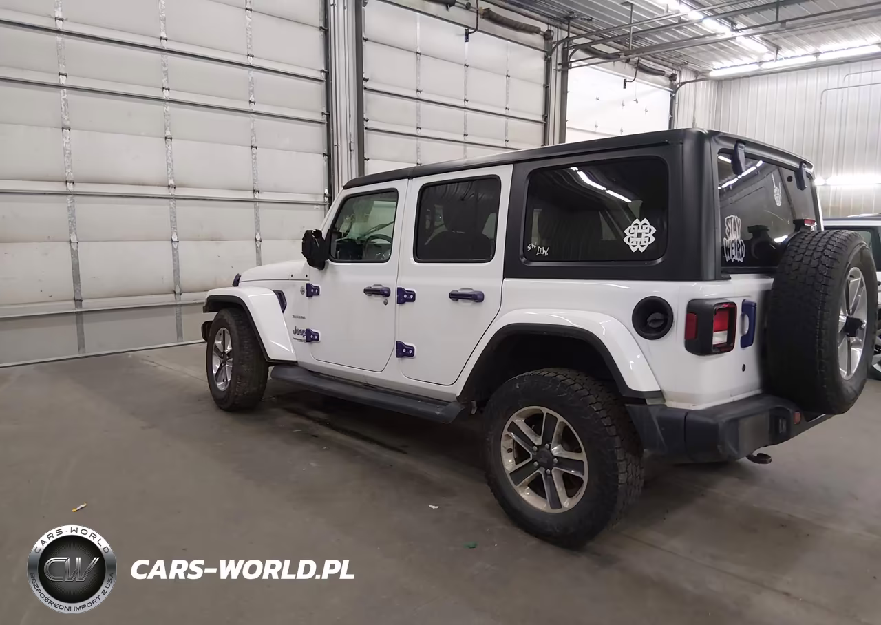 2018 Jeep Wrangler Unlimited Sahara 4X4 VIN:1C4HJXEG6JW135707 - 3