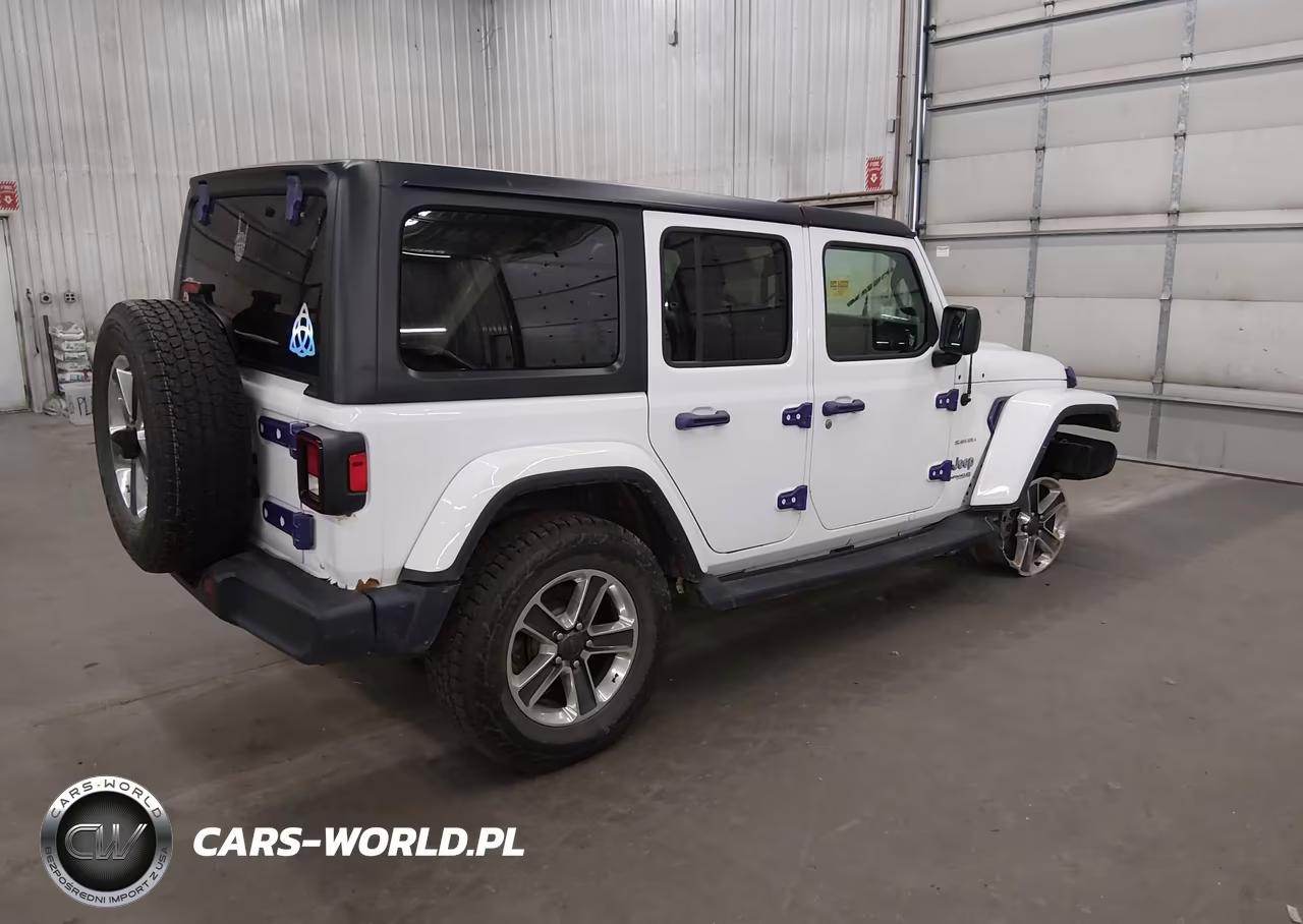 2018 Jeep Wrangler Unlimited Sahara 4X4 VIN:1C4HJXEG6JW135707 - 4