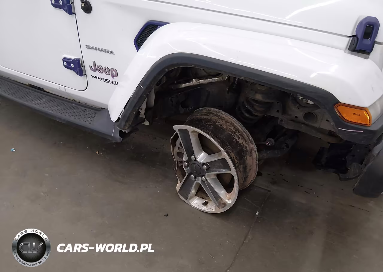 2018 Jeep Wrangler Unlimited Sahara 4X4 VIN:1C4HJXEG6JW135707 - 6