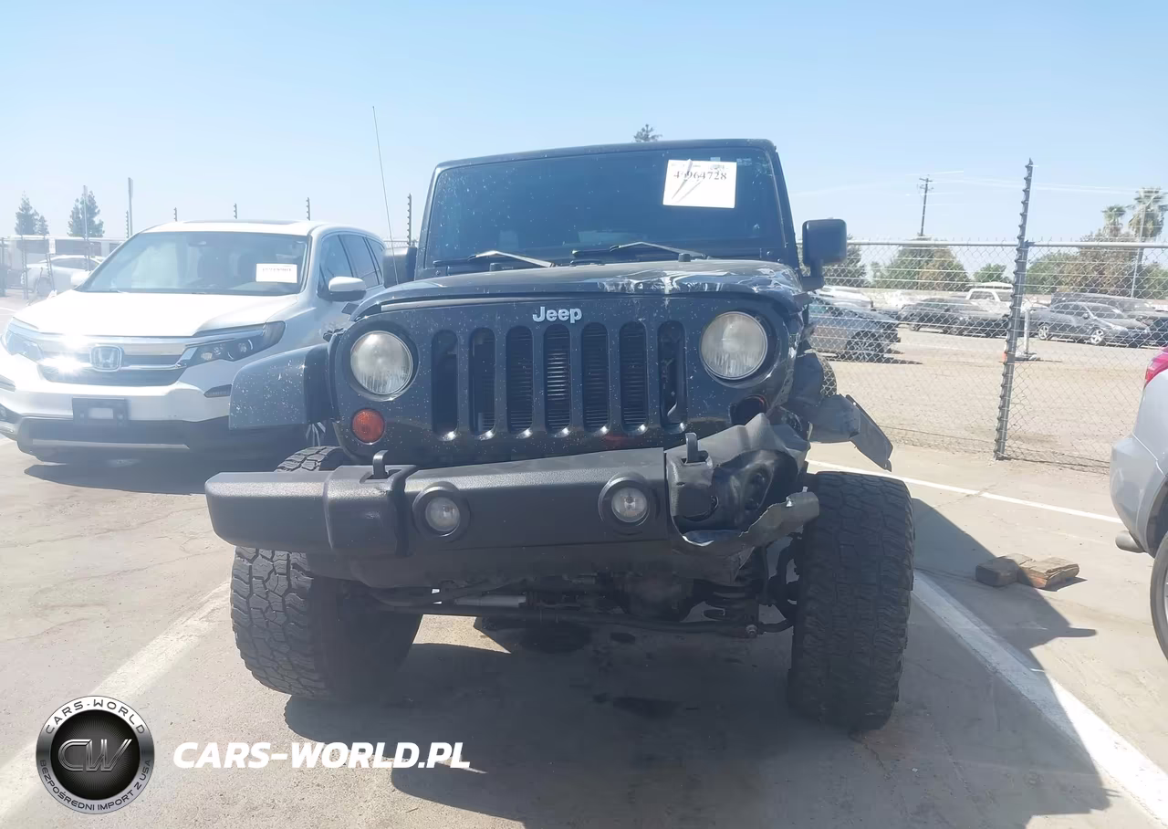 2012 Jeep Wrangler Unlimited Sahara VIN:1C4BJWEG2CL133196 - 13