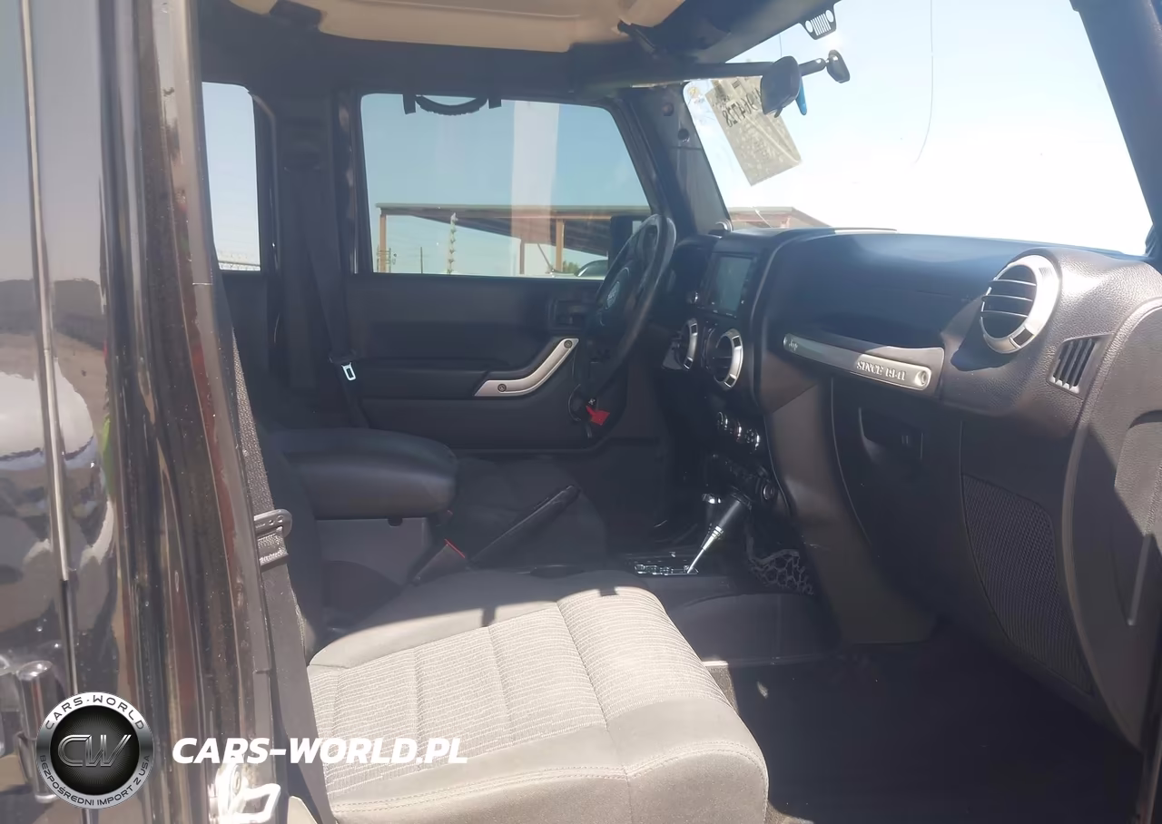 2012 Jeep Wrangler Unlimited Sahara VIN:1C4BJWEG2CL133196 - 5