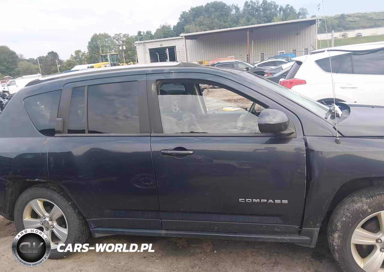 2014 Jeep Compass Latitude VIN:1C4NJDEB6ED822578 - 14