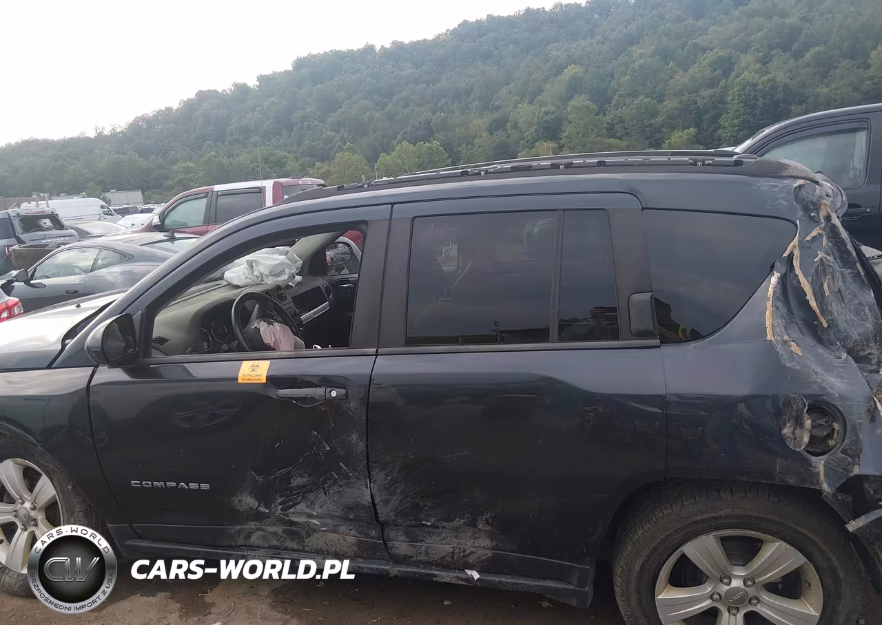 2014 Jeep Compass Latitude VIN:1C4NJDEB6ED822578 - 15
