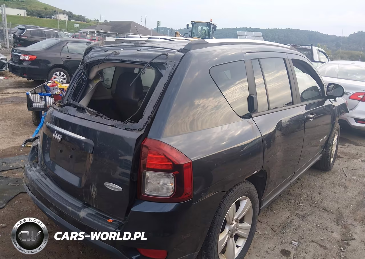 2014 Jeep Compass Latitude VIN:1C4NJDEB6ED822578 - 4