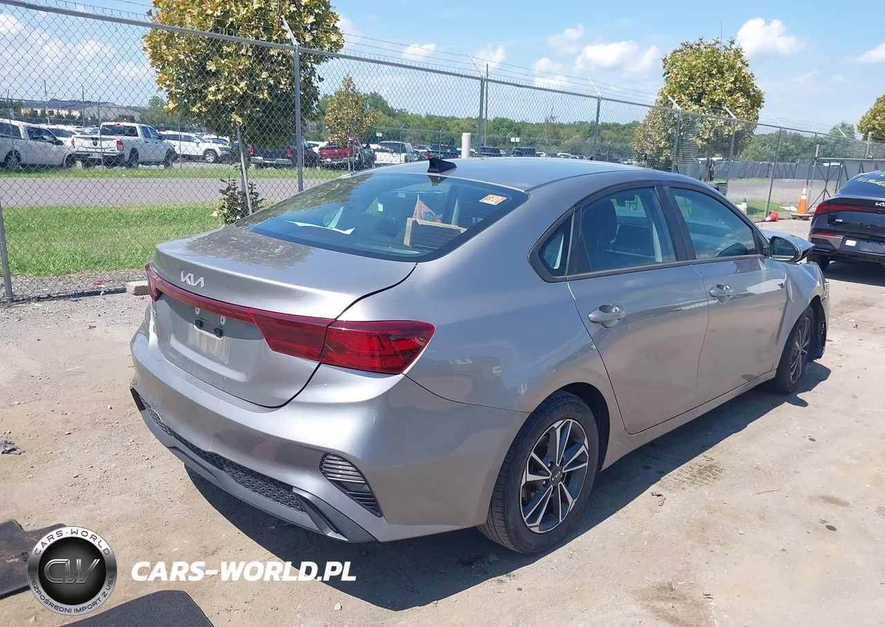 2023 Kia Forte Lxs VIN:3KPF24AD4PE540465 - 4