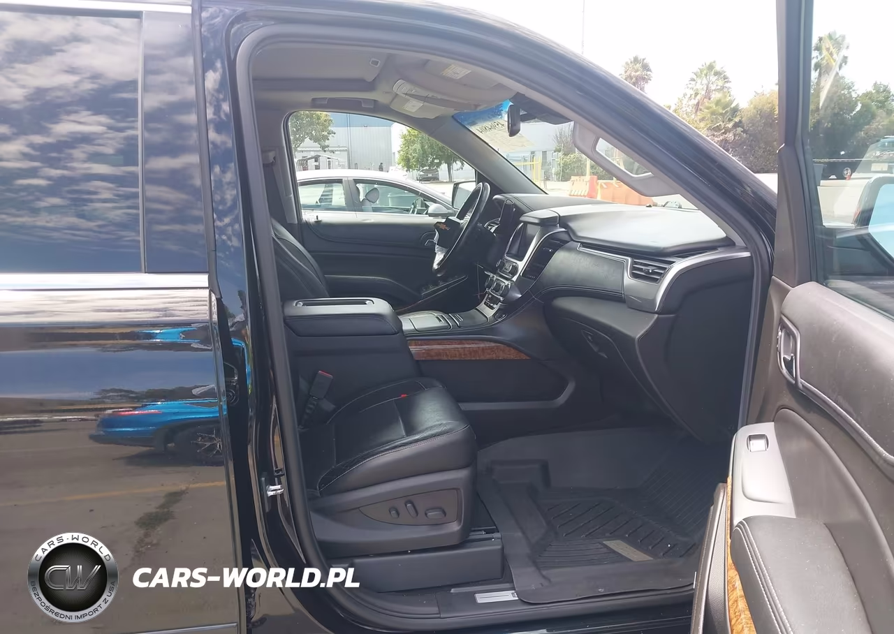2018 Chevrolet Suburban Premier VIN:1GNSKJKC3JR262552 - 5