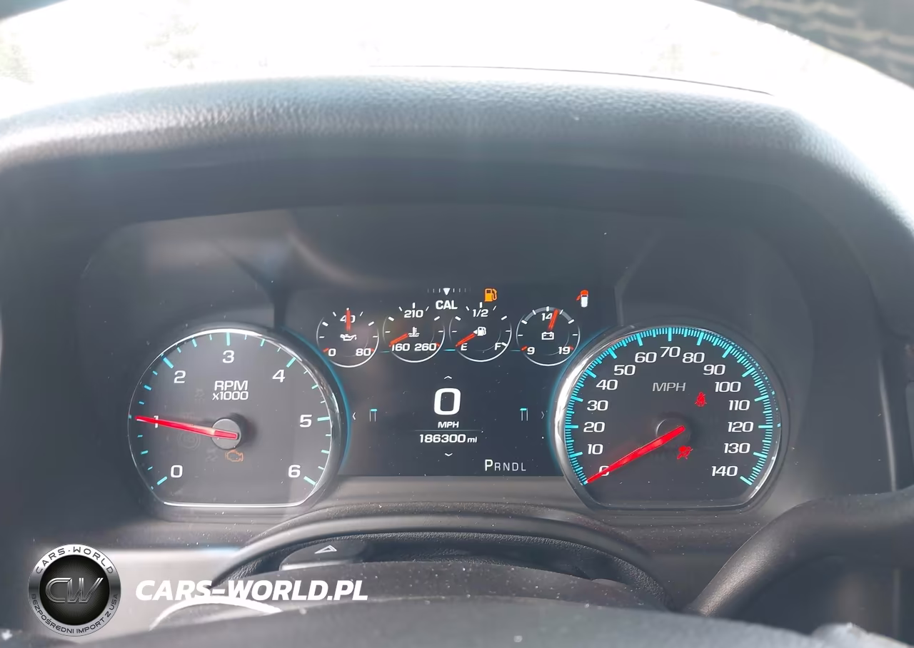 2018 Chevrolet Suburban Premier VIN:1GNSKJKC3JR262552 - 7