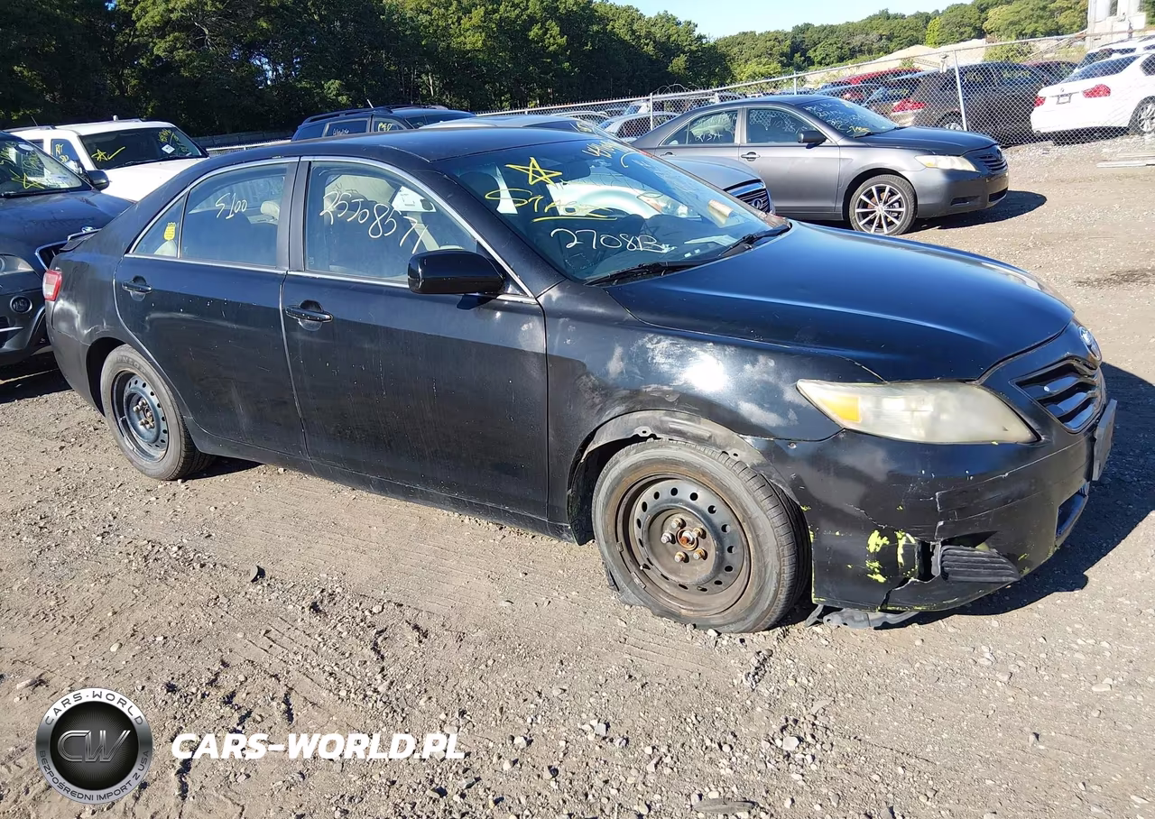 2010 Toyota Camry Le – zdjęcie 1 z 11