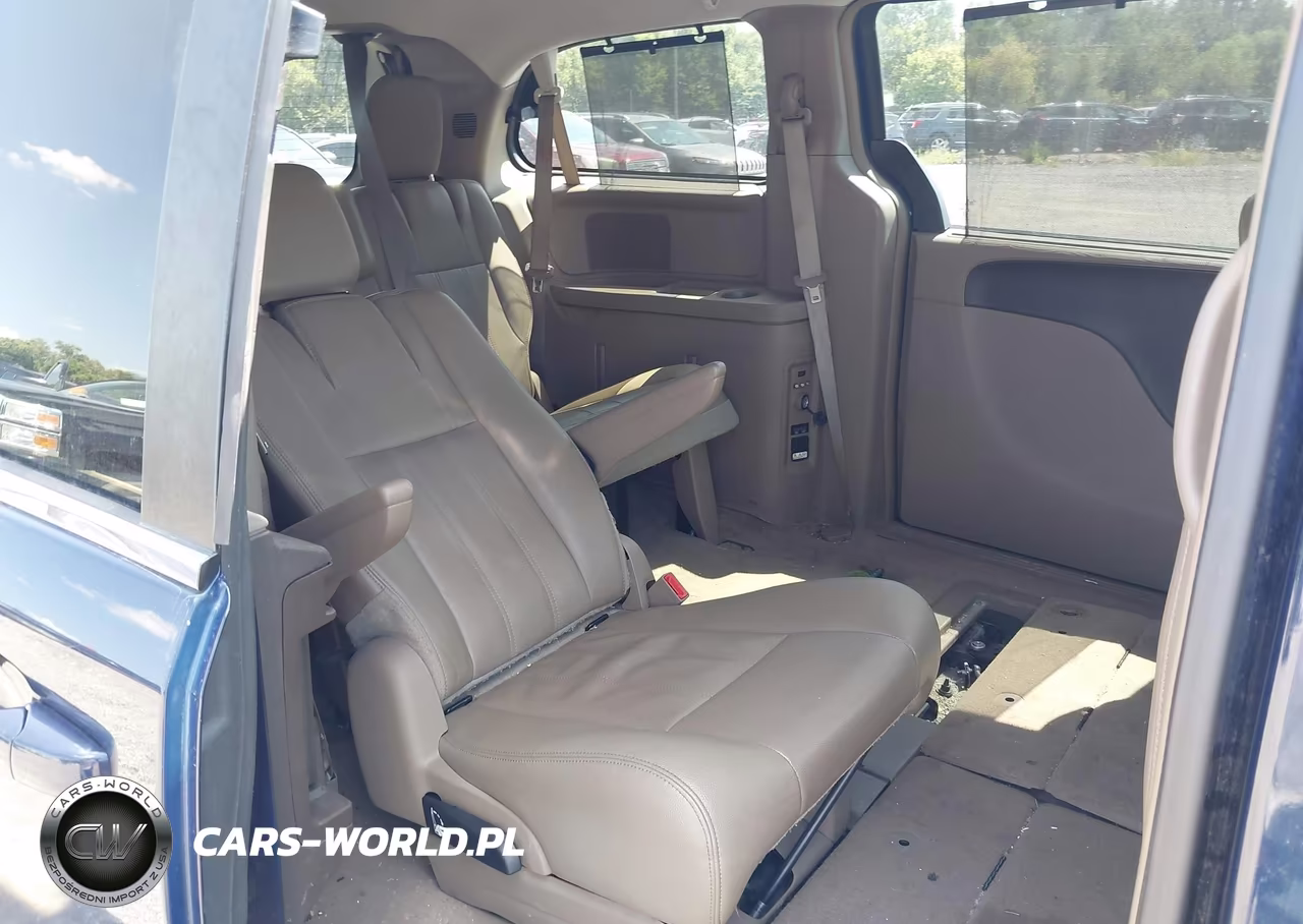 2016 Chrysler Town & Country Touring VIN:2C4RC1BG6GR135675 - 8
