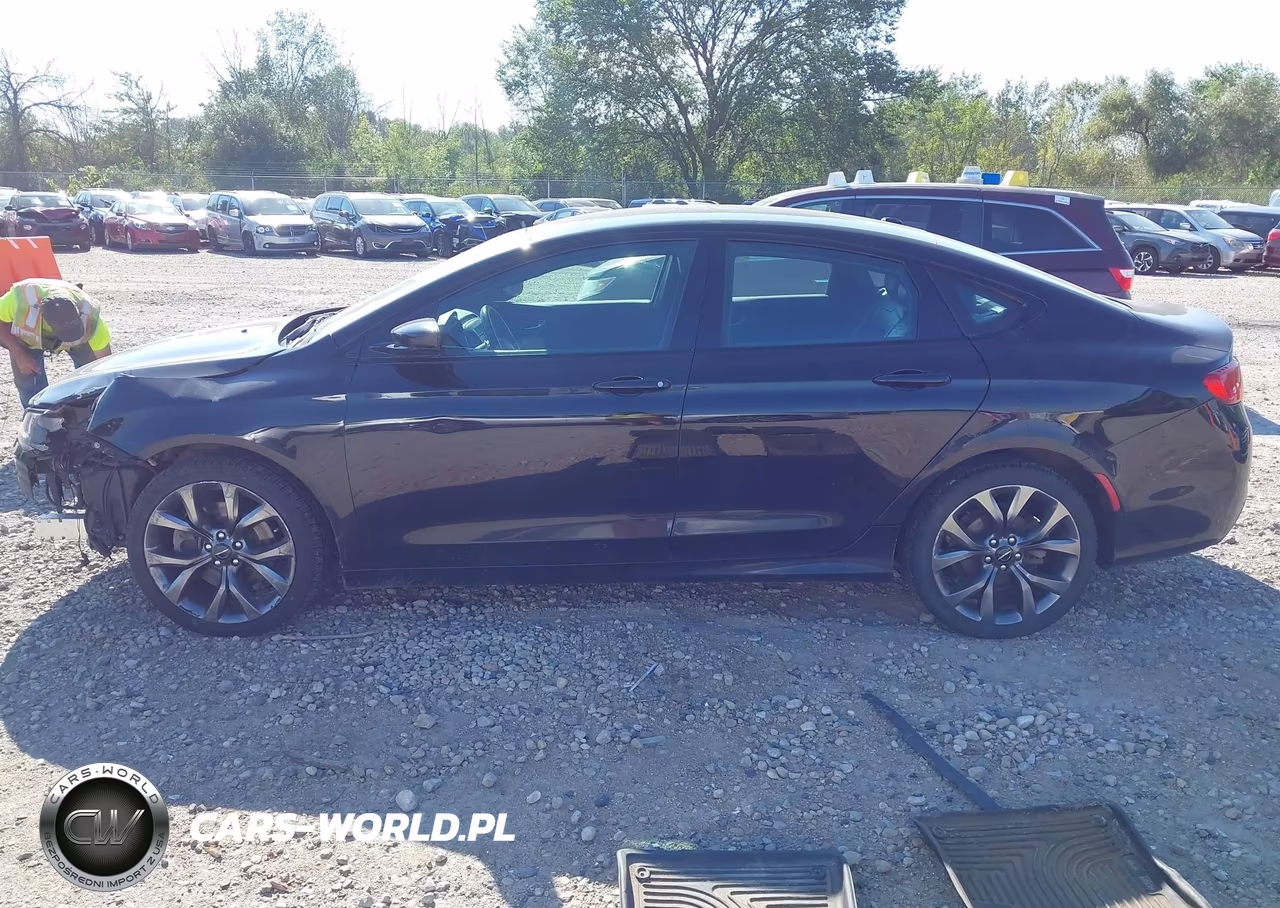 2015 Chrysler 200 S VIN:1C3CCCBB6FN642615 - 14