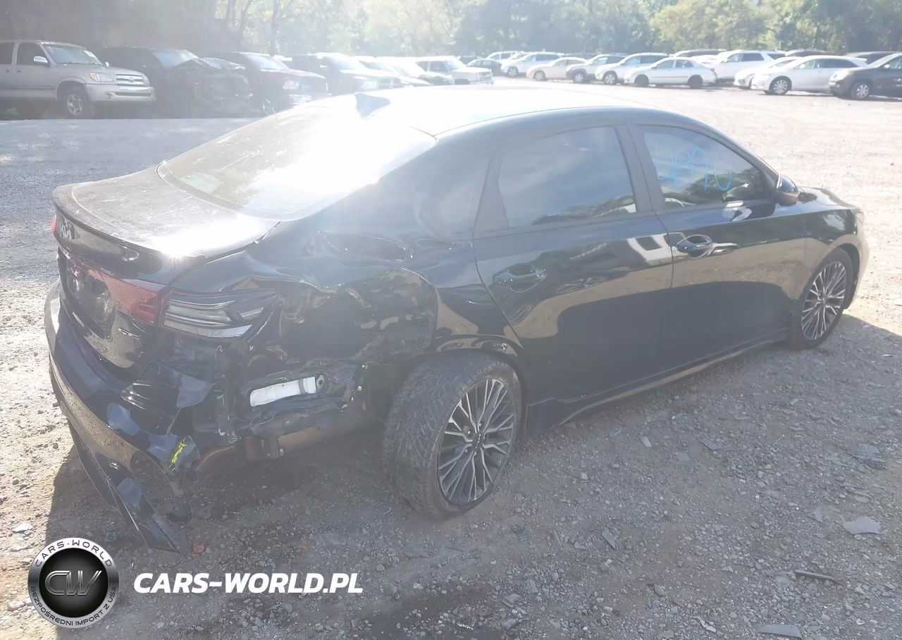 2023 Kia Forte Gt-Line VIN:3KPF54AD4PE588670 - 4