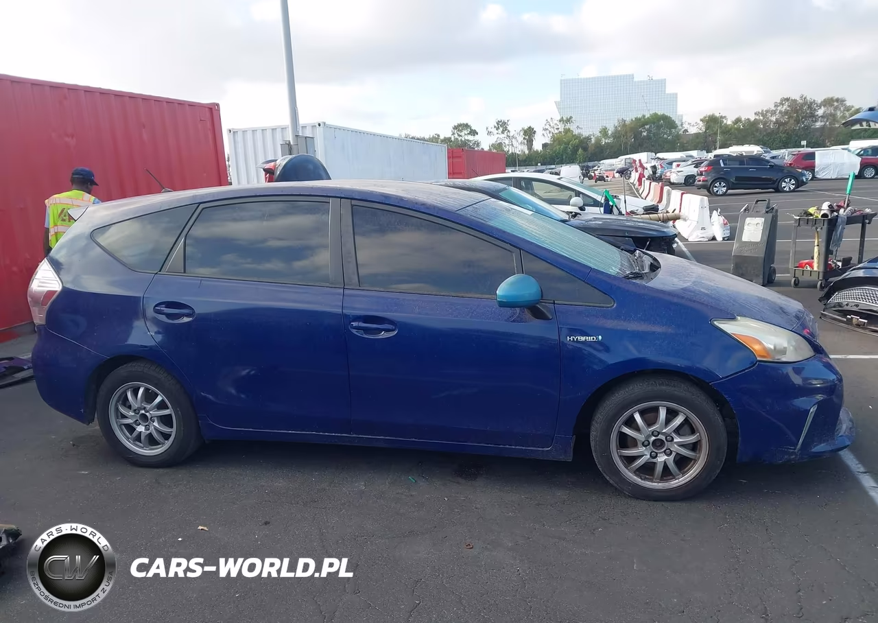 2013 Toyota Prius V Two VIN:JTDZN3EU6D3276662 - 13