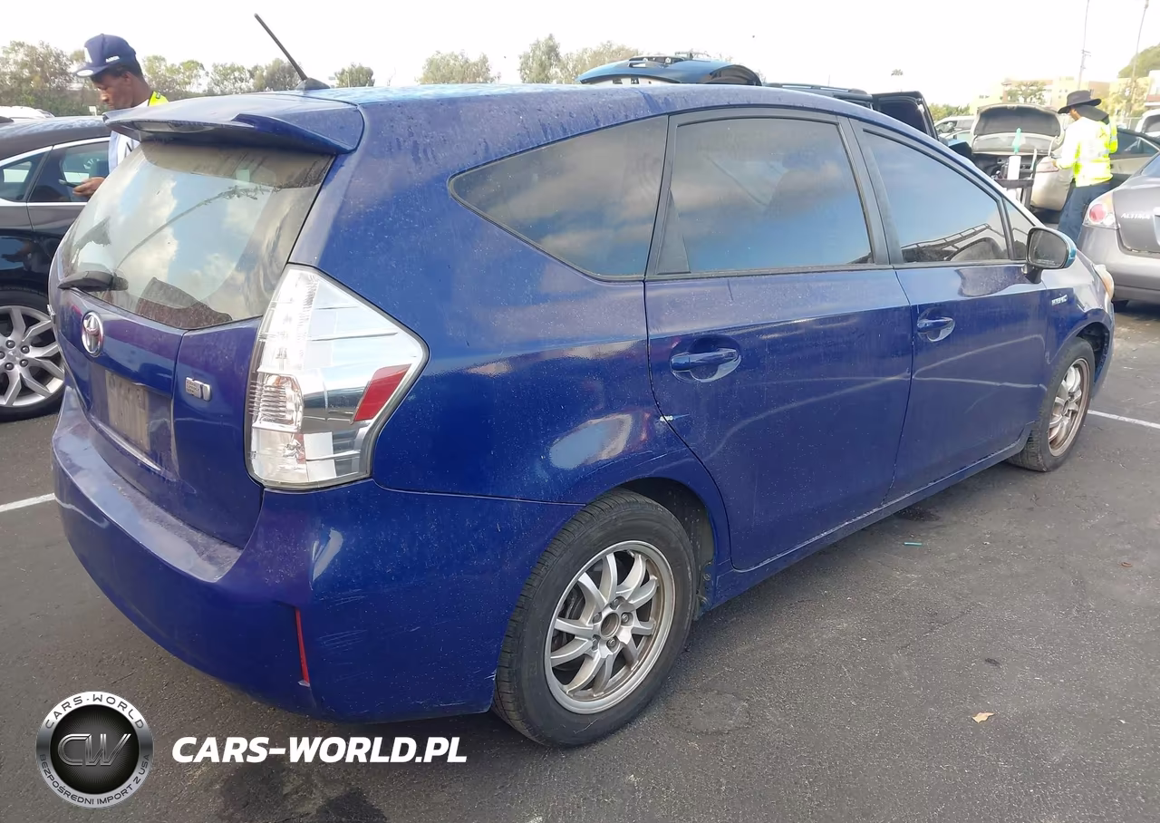 2013 Toyota Prius V Two VIN:JTDZN3EU6D3276662 - 4