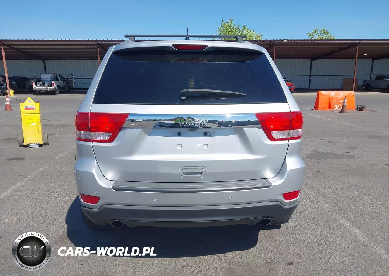 2011 Jeep Grand Cherokee Laredo VIN:1J4RS4GT8BC646746 - 17