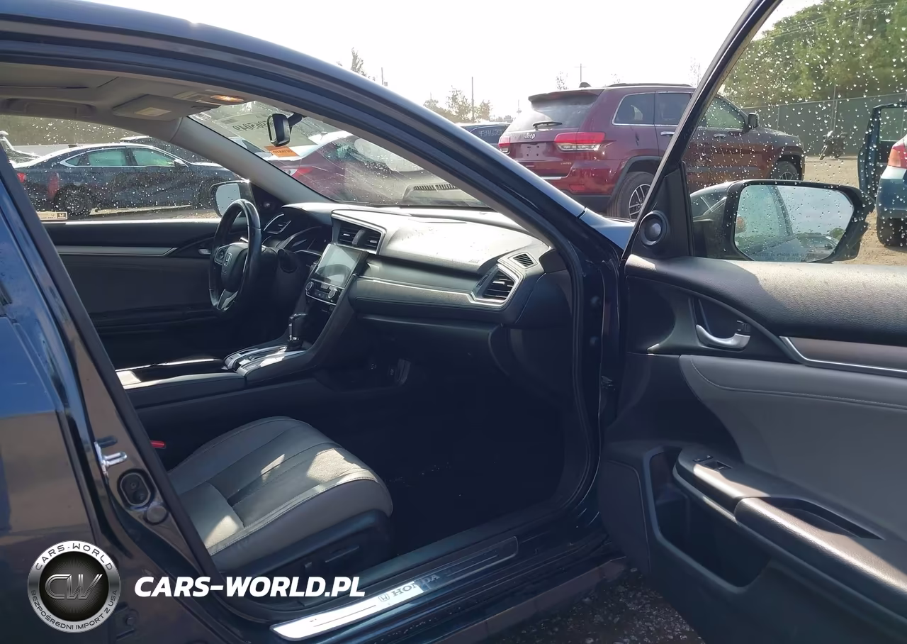 2018 Honda Civic Touring VIN:JHMFC1F93JX019744 - 5