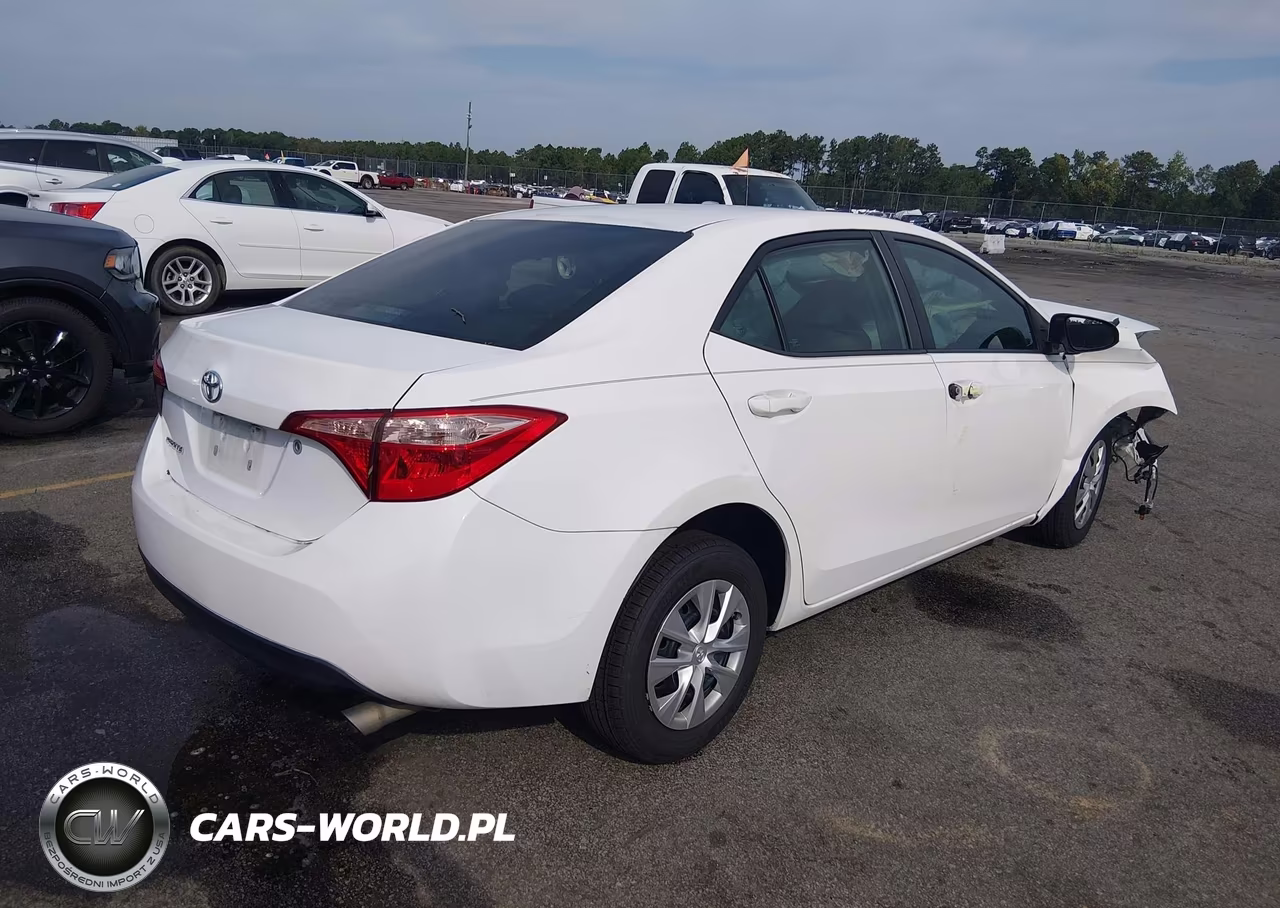 2018 Toyota Corolla L VIN:5YFBURHE0JP791722 - 4