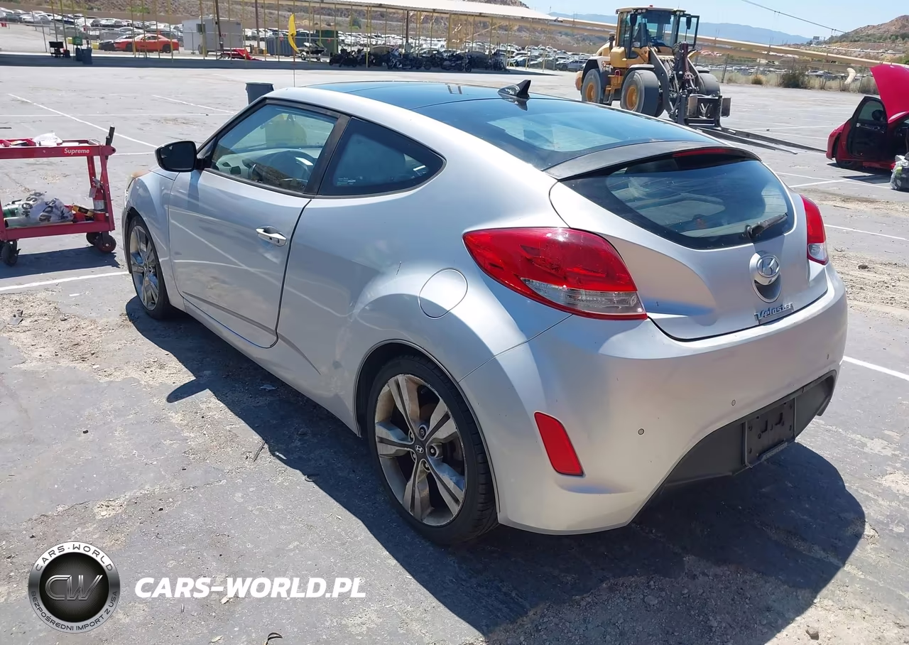 2016 Hyundai Veloster VIN:KMHTC6AD0GU285449 - 3