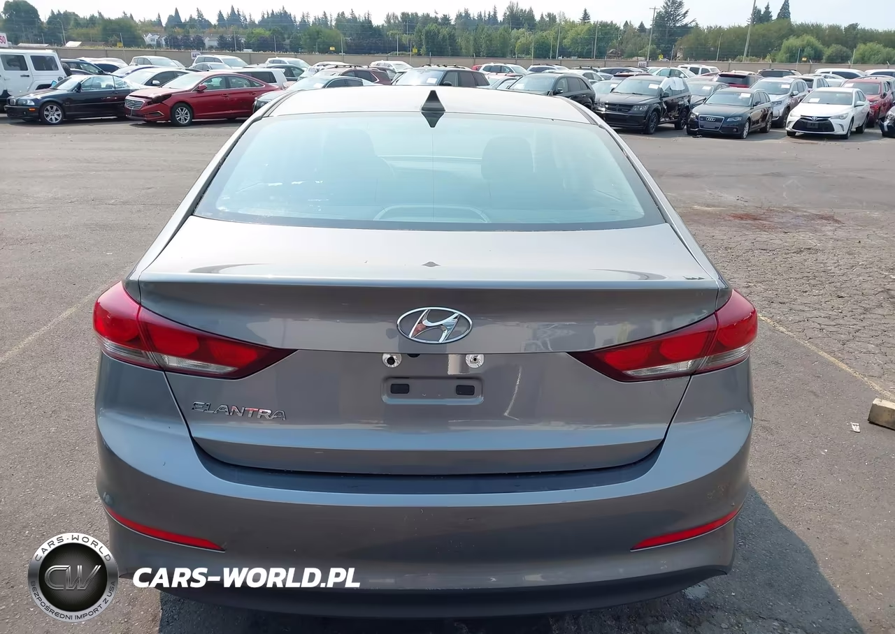 2018 Hyundai Elantra Value Edition VIN:5NPD84LF1JH331966 - 17