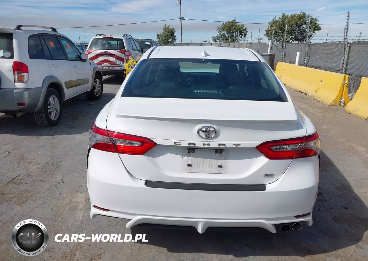2018 Toyota Camry Se VIN:4T1B11HK4JU661554 - 16