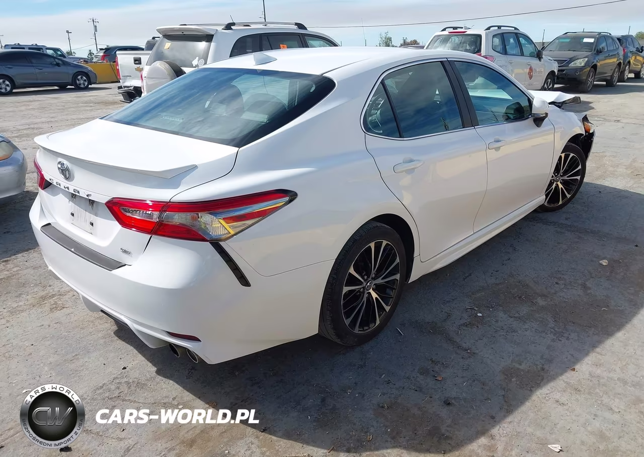 2018 Toyota Camry Se VIN:4T1B11HK4JU661554 - 4