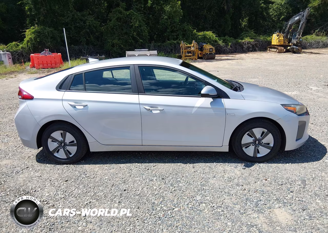 2018 Hyundai Ioniq Hybrid Blue VIN:KMHC65LC9JU075901 - 18
