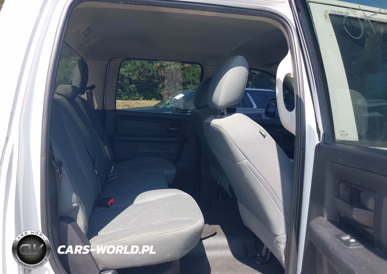 2018 Ram 2500 Tradesman 4X4 6'4 Box VIN:3C6UR5CL8JG161940 - 8