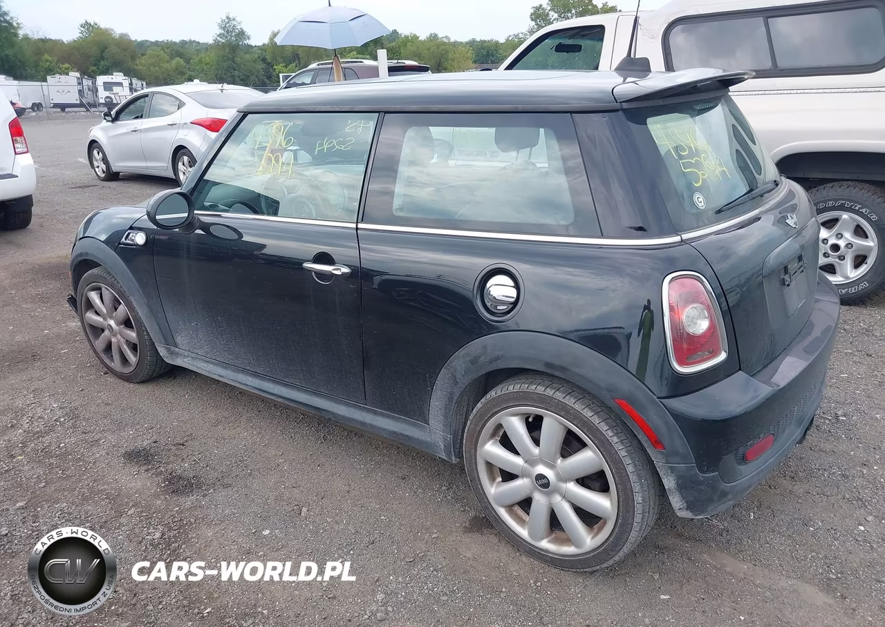 2009 Mini Cooper S VIN:WMWMF73539TT98409 - 3