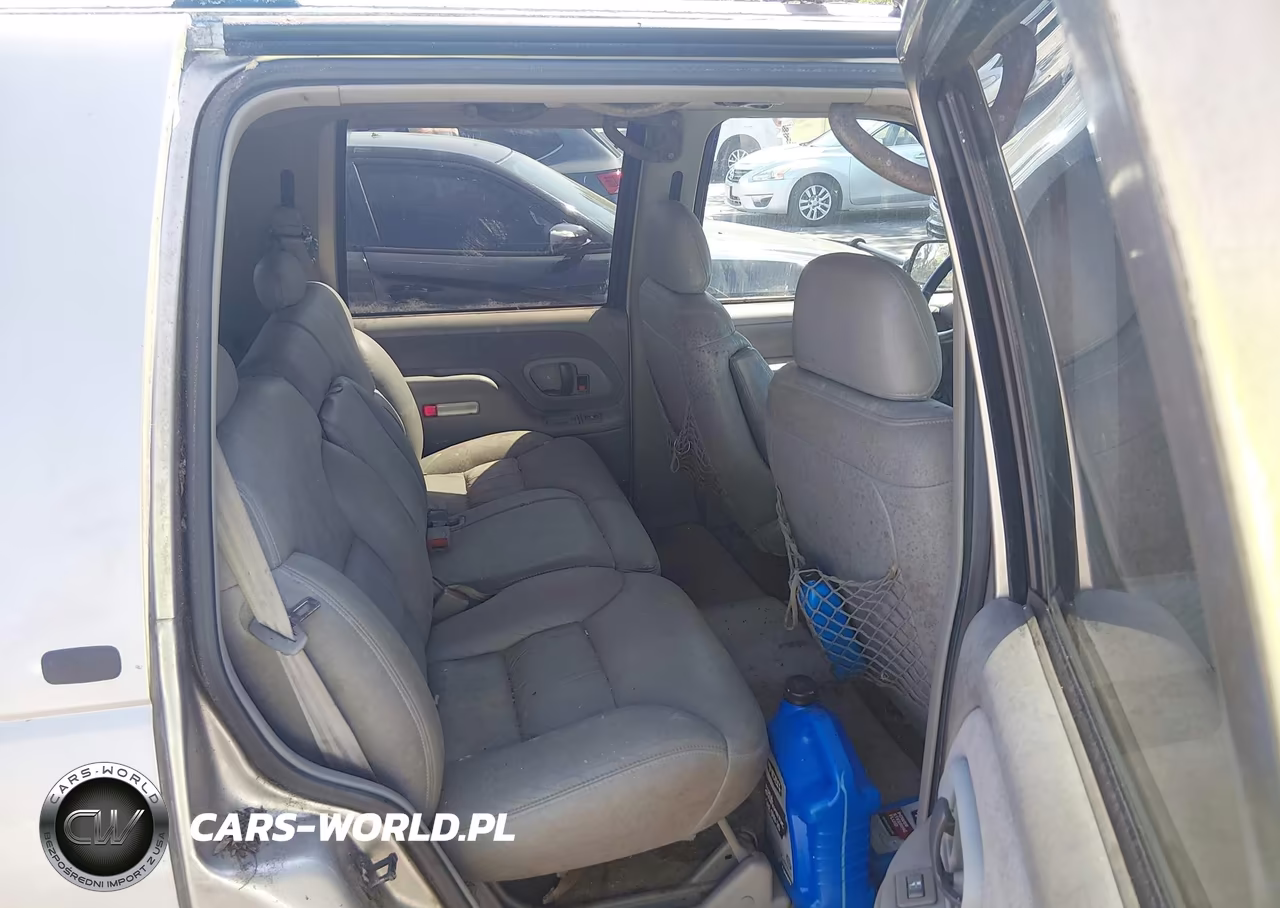 1999 Chevrolet Tahoe Ls VIN:1GNEK13R7XJ318127 - 8