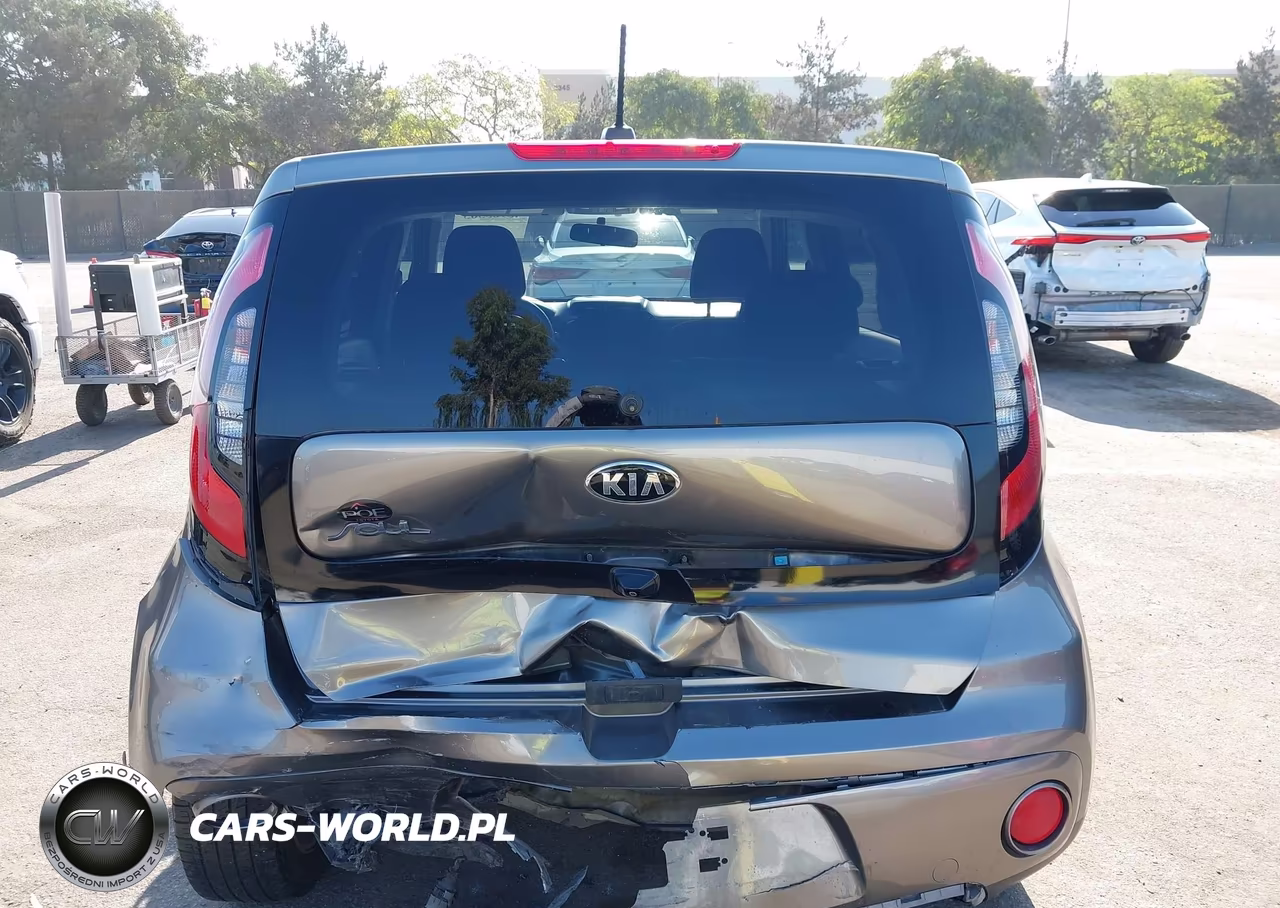 2018 Kia Soul + VIN:KNDJP3A50J7579558 - 15