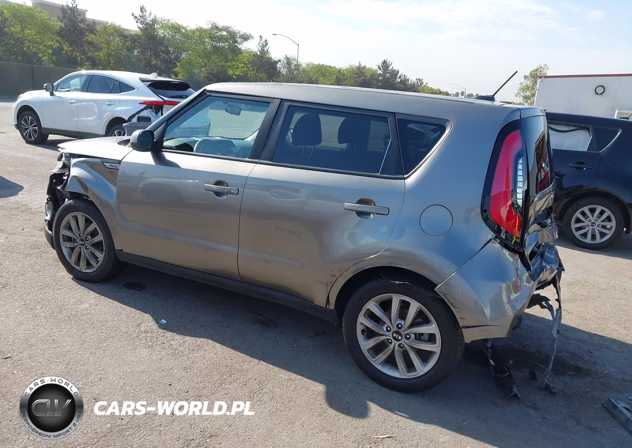 2018 Kia Soul + VIN:KNDJP3A50J7579558 - 3