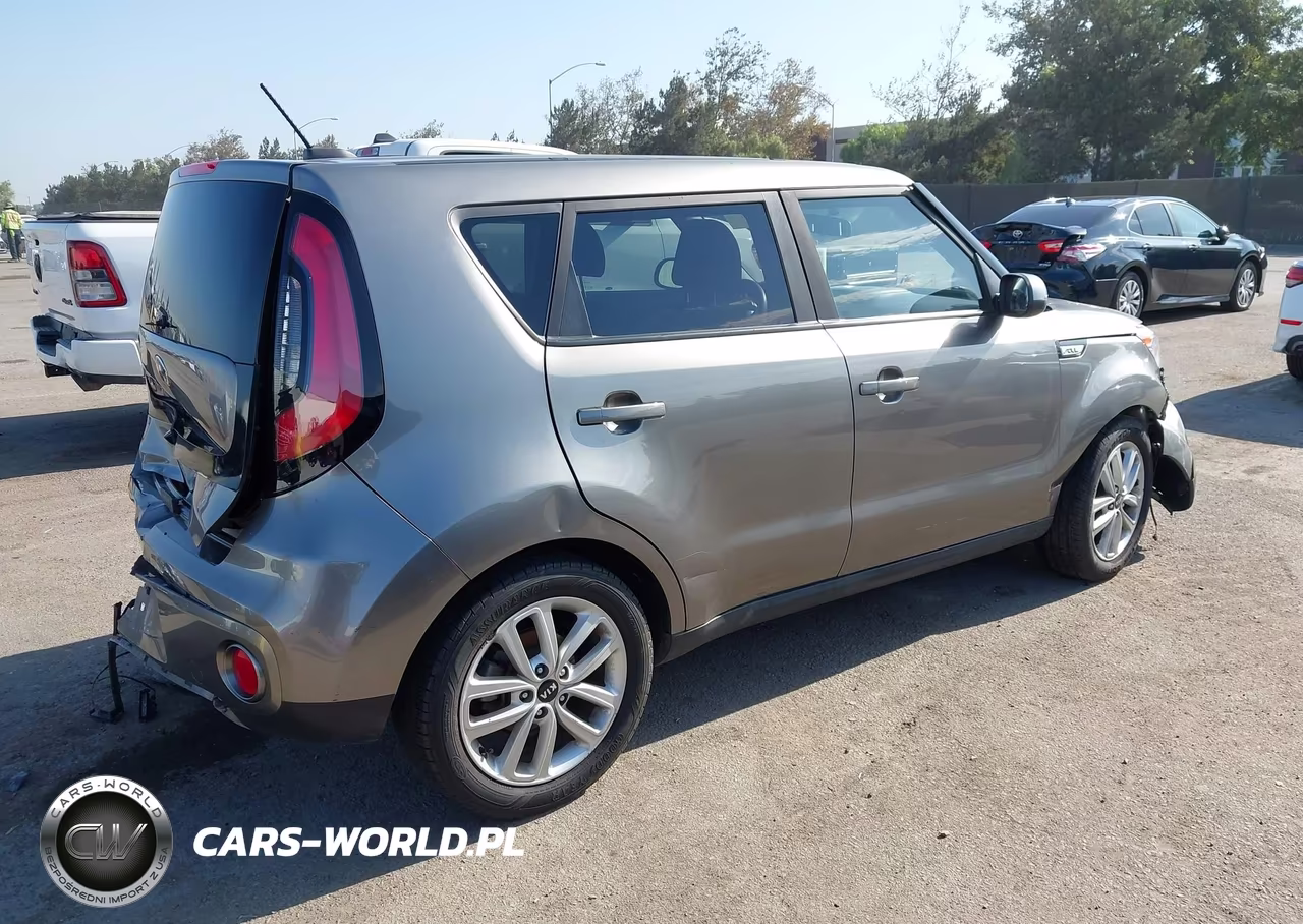 2018 Kia Soul + VIN:KNDJP3A50J7579558 - 4