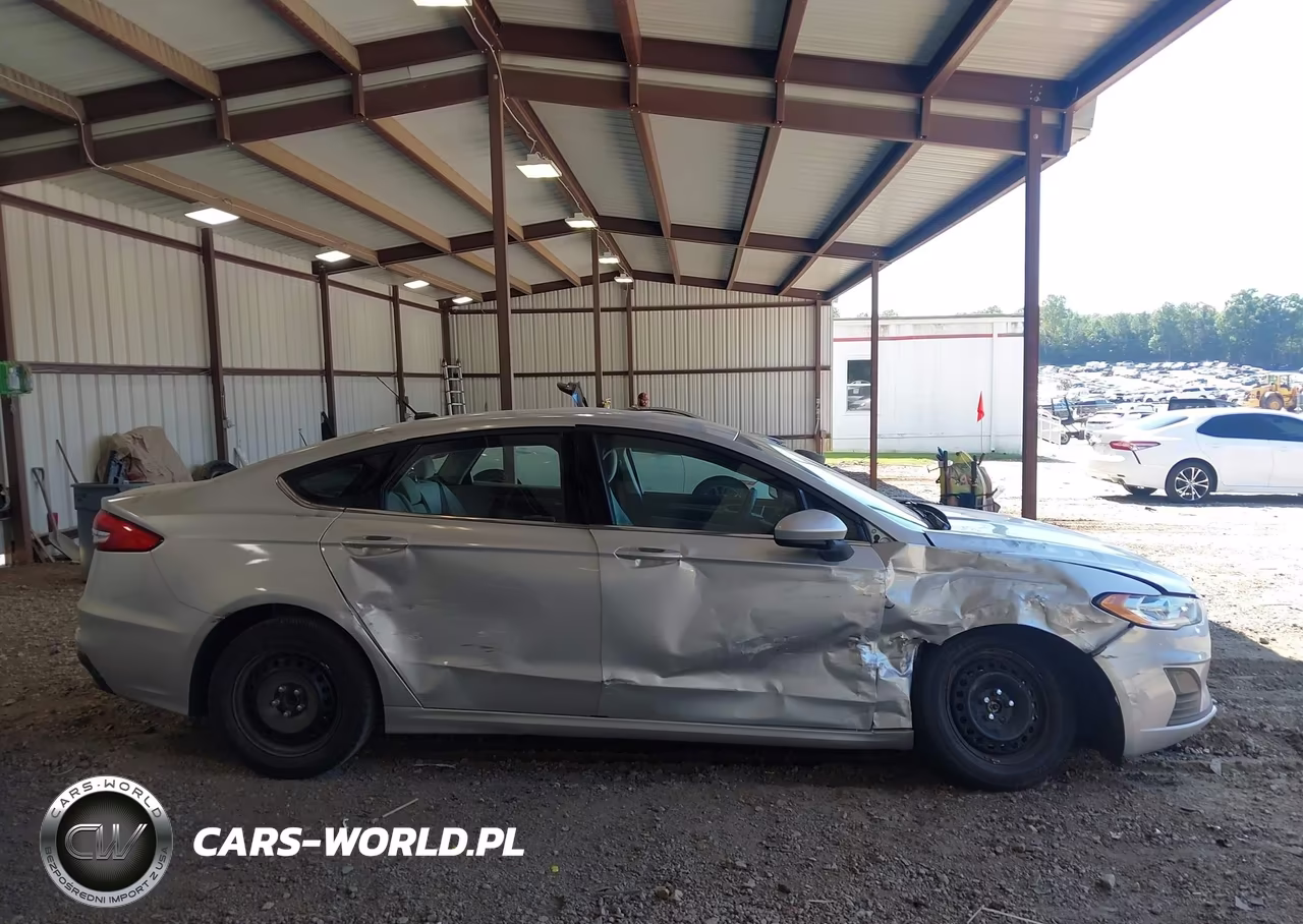 2019 Ford Fusion S VIN:3FA6P0G76KR101917 - 13