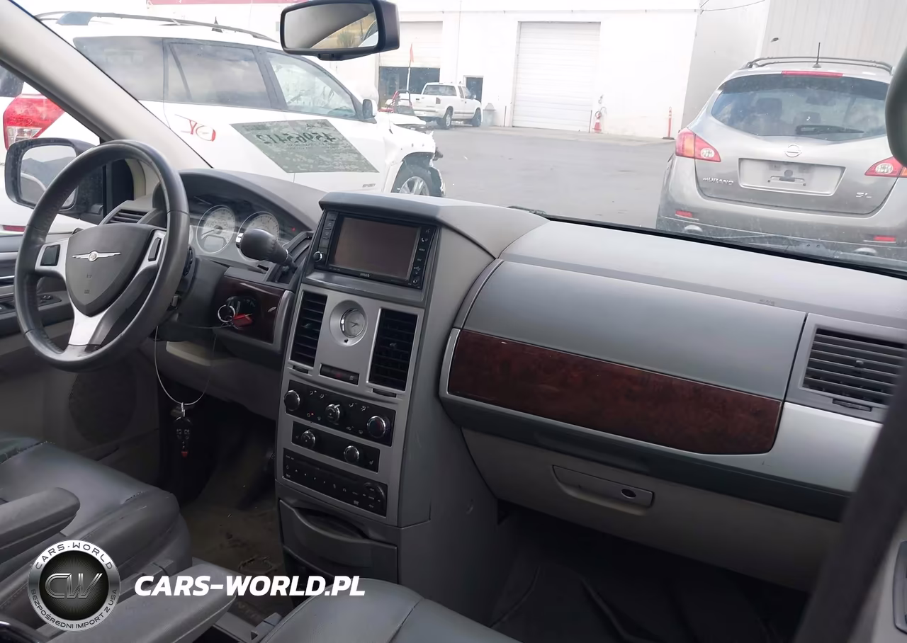 2010 Chrysler Town & Country Touring VIN:2A4RR5D14AR187970 - 5