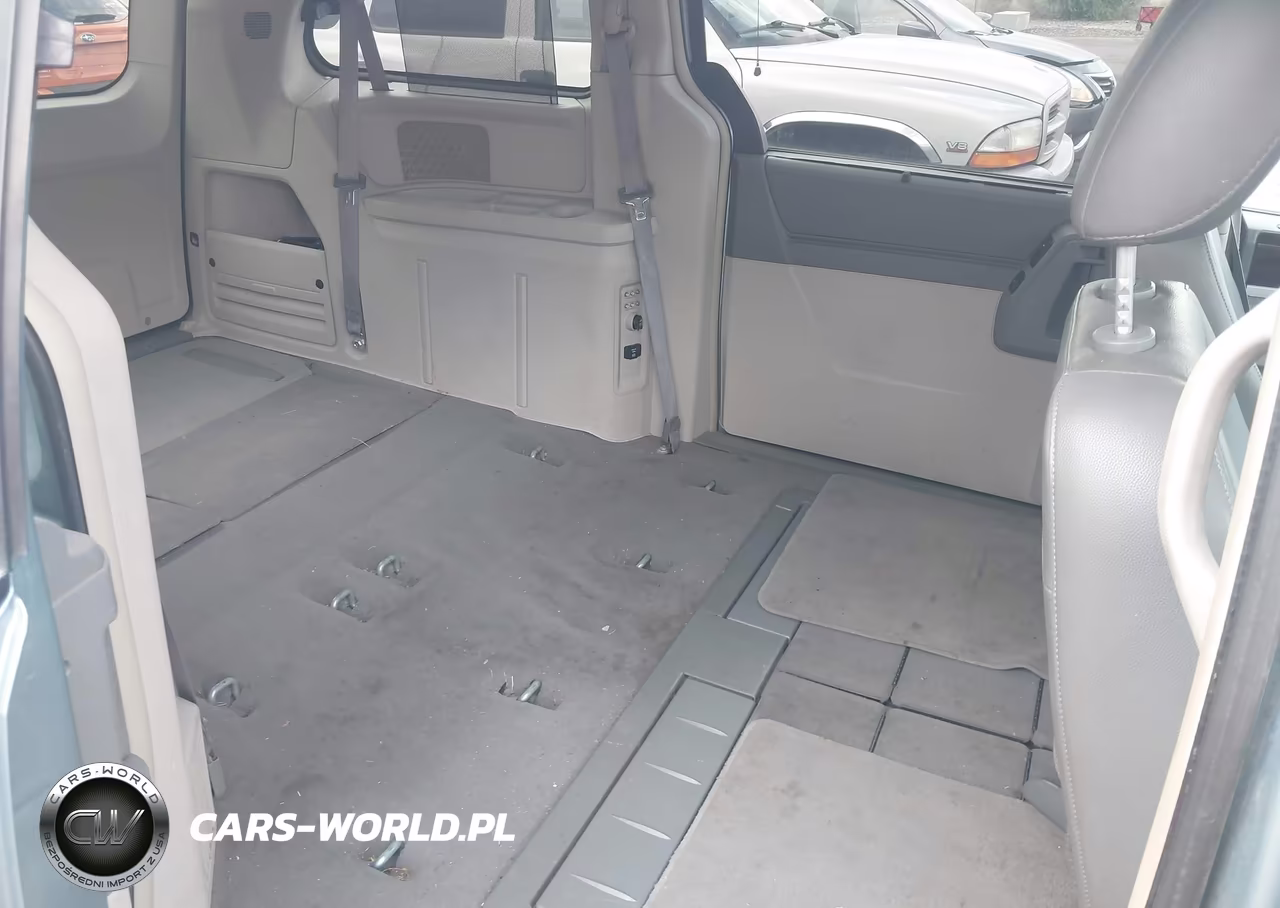 2010 Chrysler Town & Country Touring VIN:2A4RR5D14AR187970 - 8