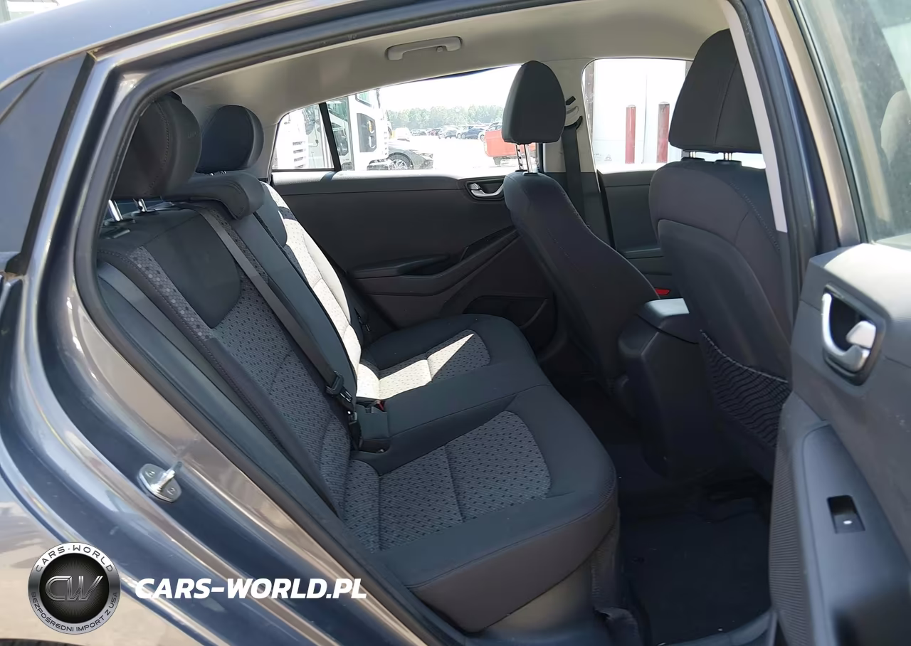 2018 Hyundai Ioniq Hybrid Blue VIN:KMHC65LC4JU099653 - 8