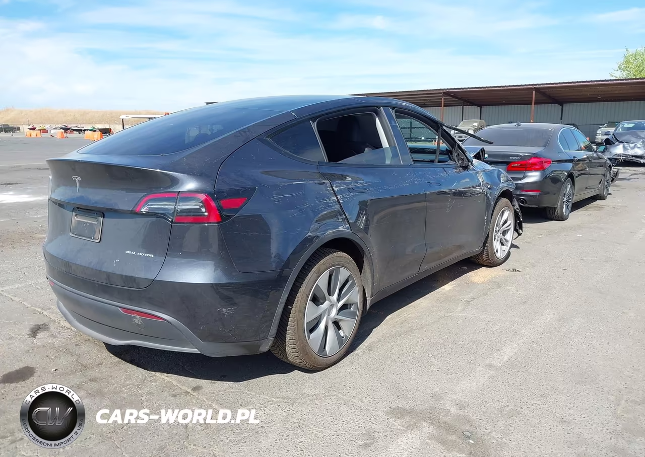 2024 Tesla Model Y Long Range Dual Motor All-Wheel Drive VIN:7SAYGDEE1RF064561 - 4