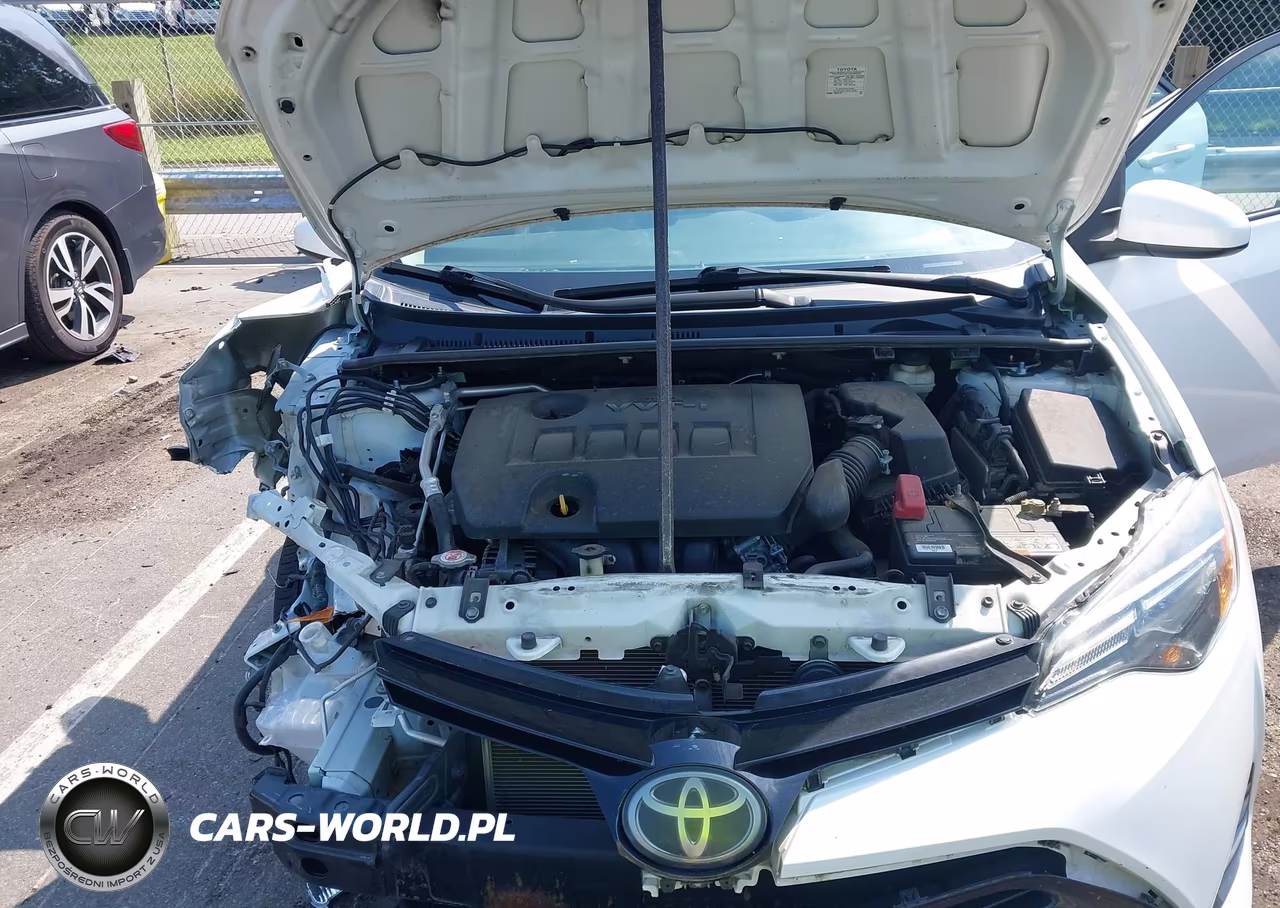 2018 Toyota Corolla Le VIN:5YFBURHEXJP829621 - 10
