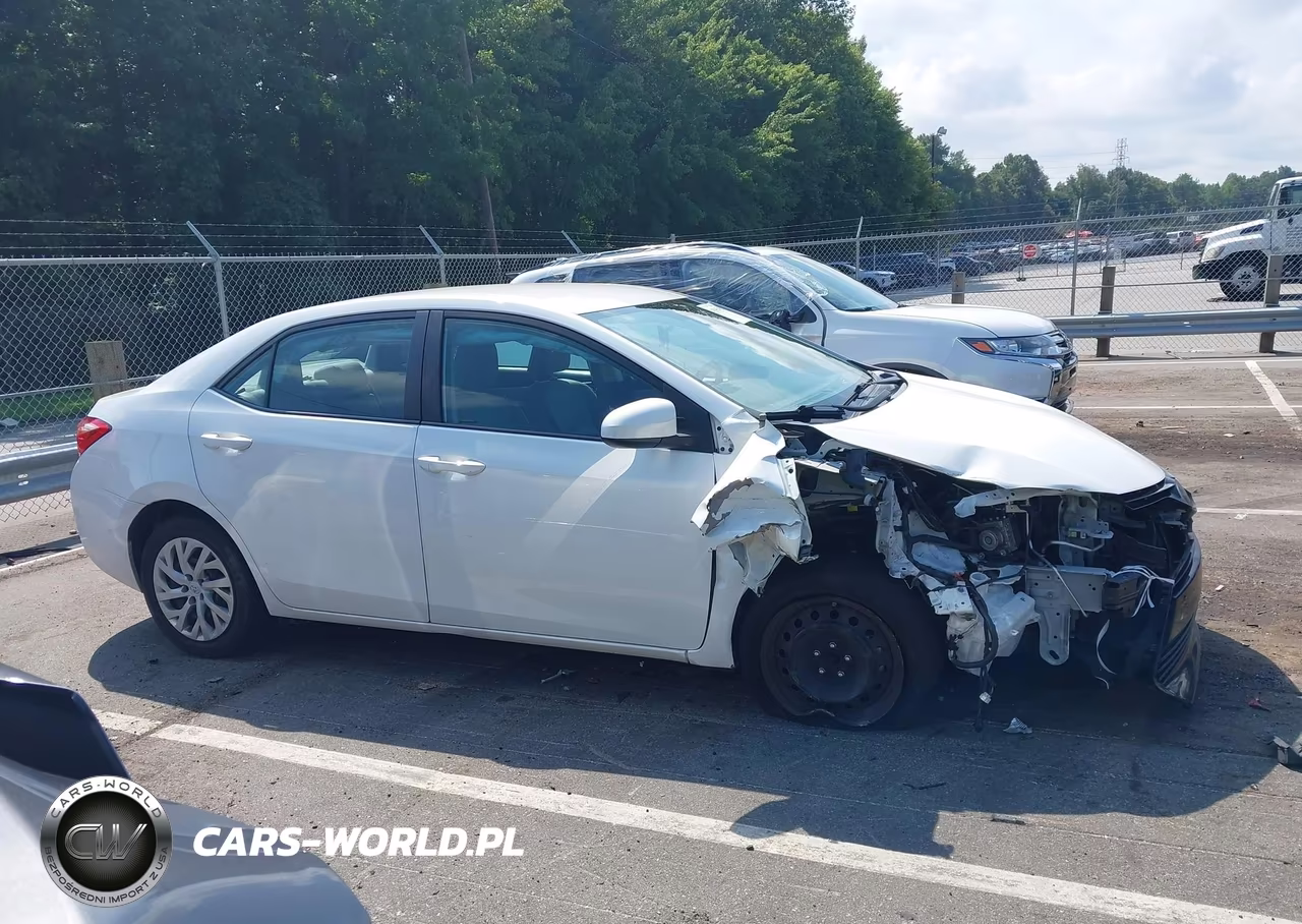 2018 Toyota Corolla Le VIN:5YFBURHEXJP829621 - 13