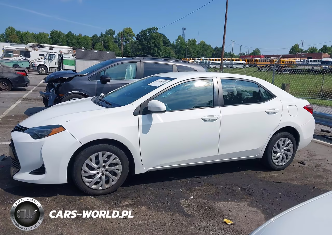 2018 Toyota Corolla Le VIN:5YFBURHEXJP829621 - 14