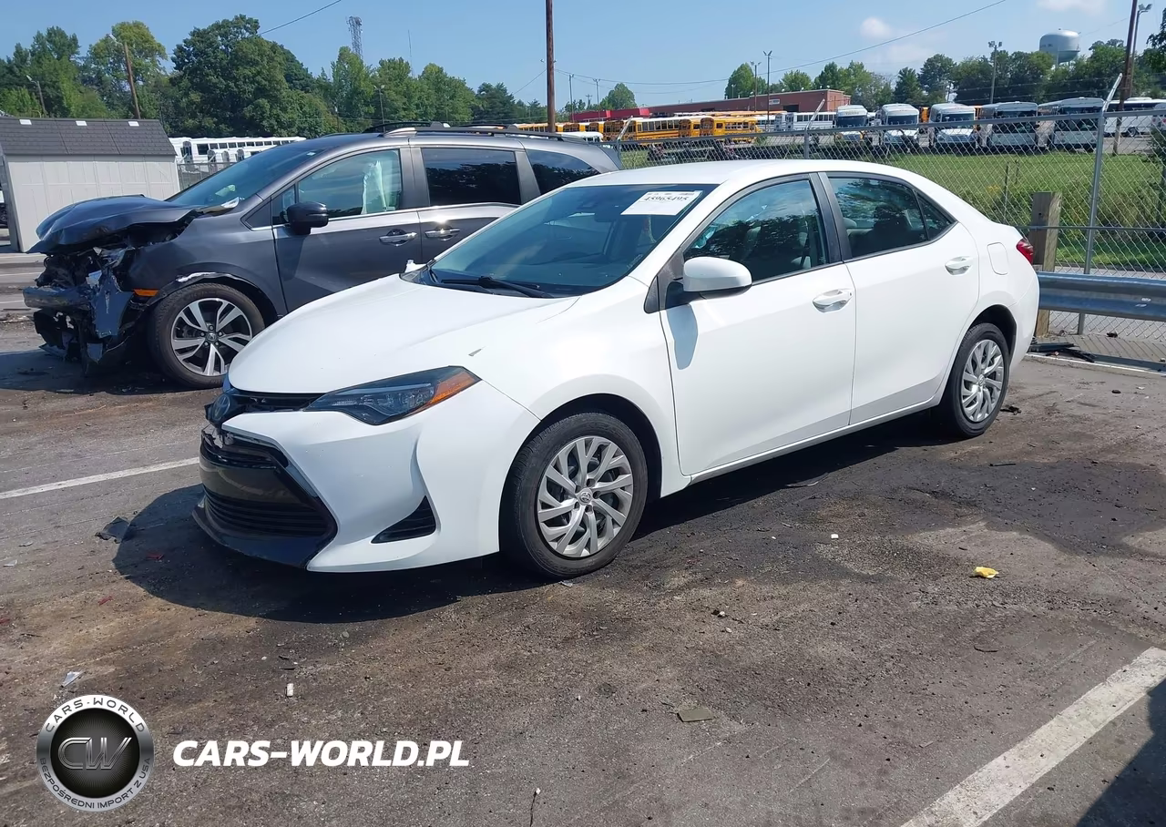 2018 Toyota Corolla Le VIN:5YFBURHEXJP829621 - 2