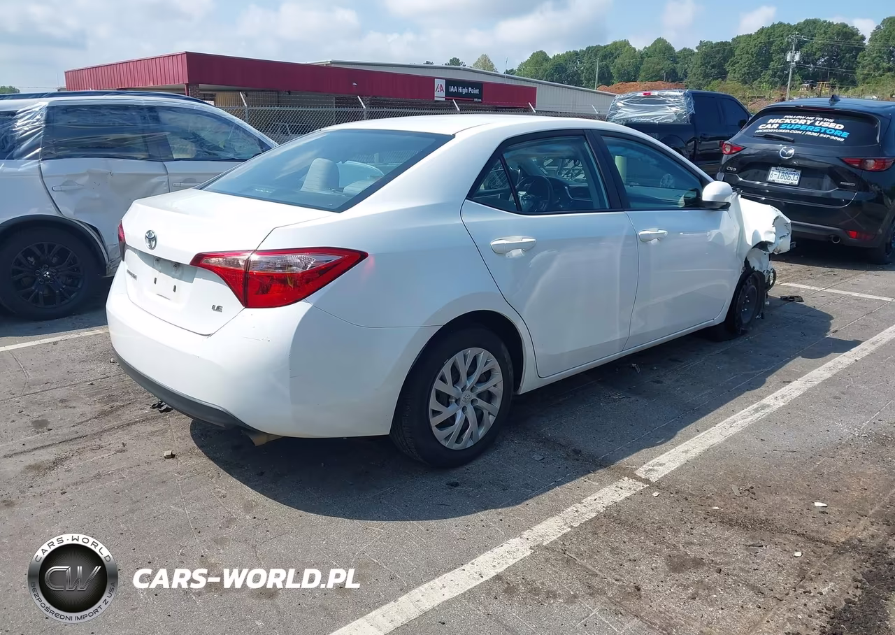 2018 Toyota Corolla Le VIN:5YFBURHEXJP829621 - 4