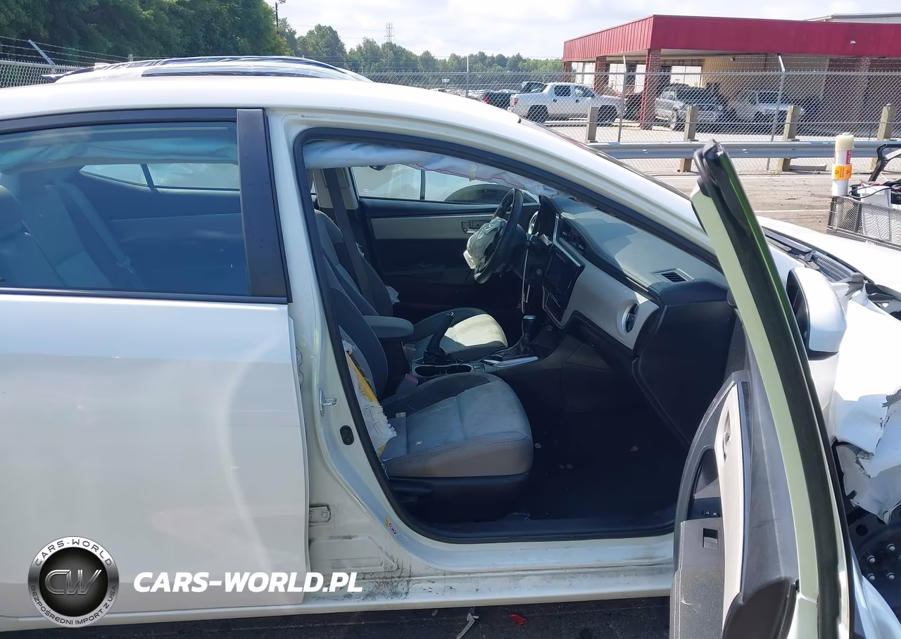 2018 Toyota Corolla Le VIN:5YFBURHEXJP829621 - 5