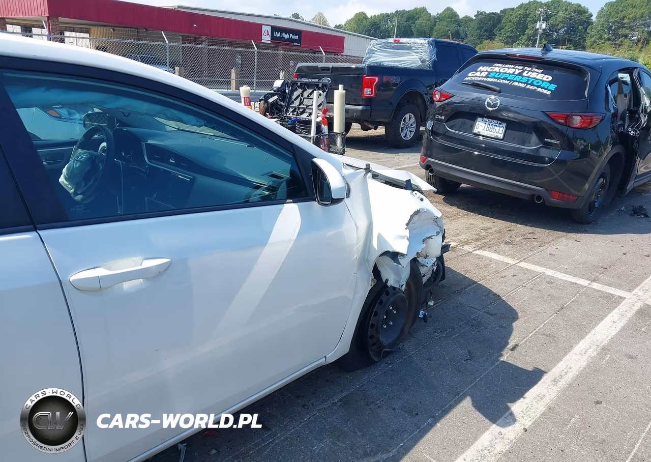 2018 Toyota Corolla Le VIN:5YFBURHEXJP829621 - 6