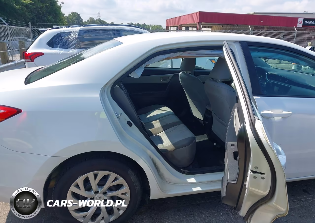 2018 Toyota Corolla Le VIN:5YFBURHEXJP829621 - 8