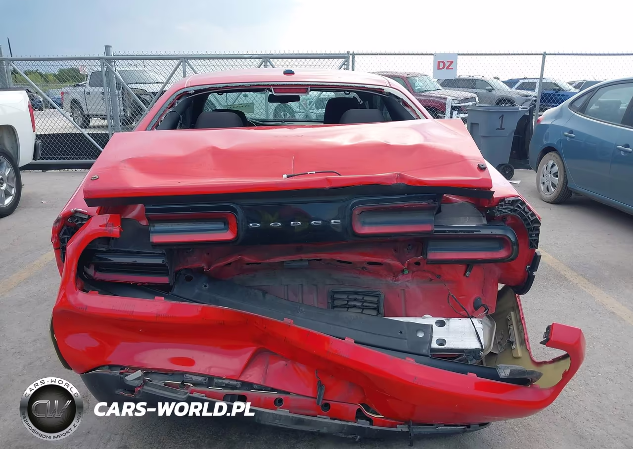 2019 Dodge Challenger Sxt VIN:2C3CDZAG4KH723290 - 17